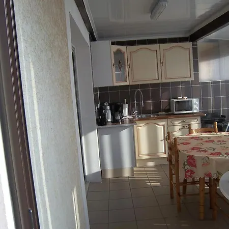 Maison Charmante Avec Terrasse A *