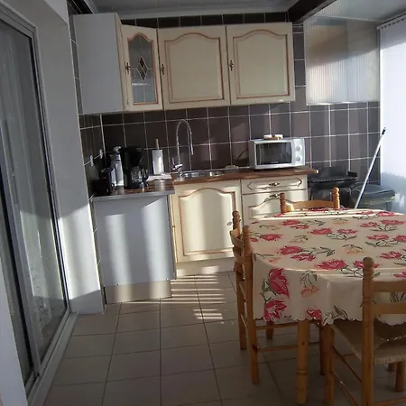 Maison Charmante Avec Terrasse A *