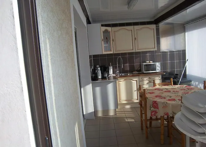 Maison Charmante Avec Terrasse A *