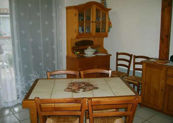 Дом отдыха Maison Charmante Avec Terrasse A Сент-Мари-ла-Мер